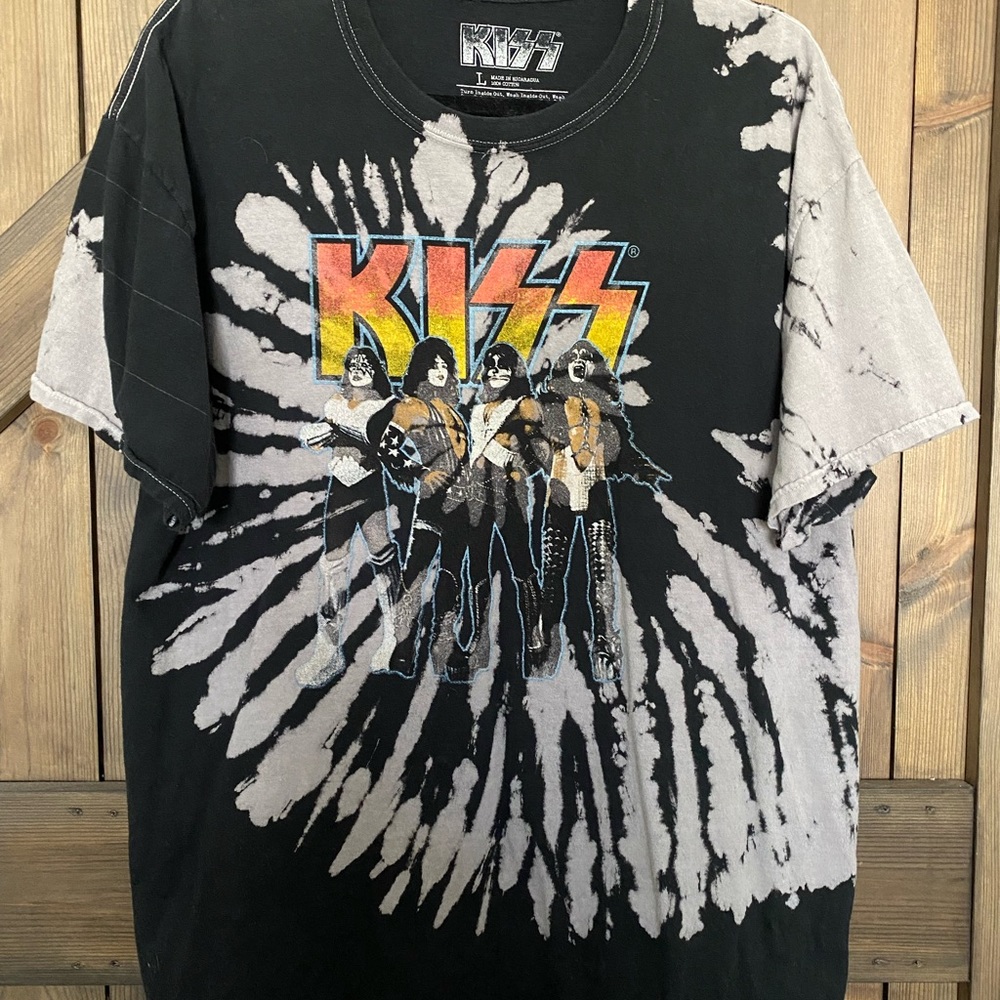 KISS T-shirt, black with spiral tie-dyed design, size large